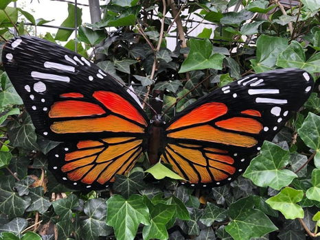 Vlinder, geheel metaal- kleur oranje zwart-vlinder-deco - 0