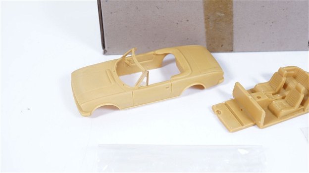 1:43 TACOT resin kit Peugeot 504 V6 Cabriolet - 1