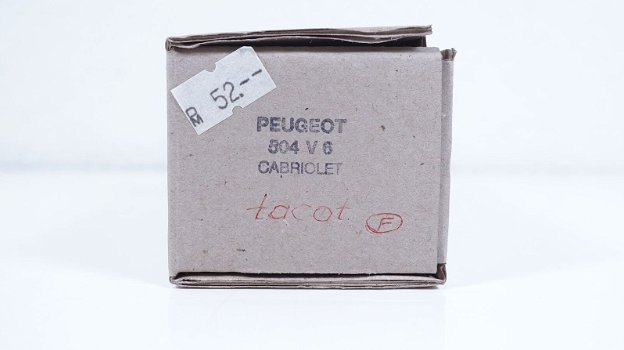 1:43 TACOT resin kit Peugeot 504 V6 Cabriolet - 4