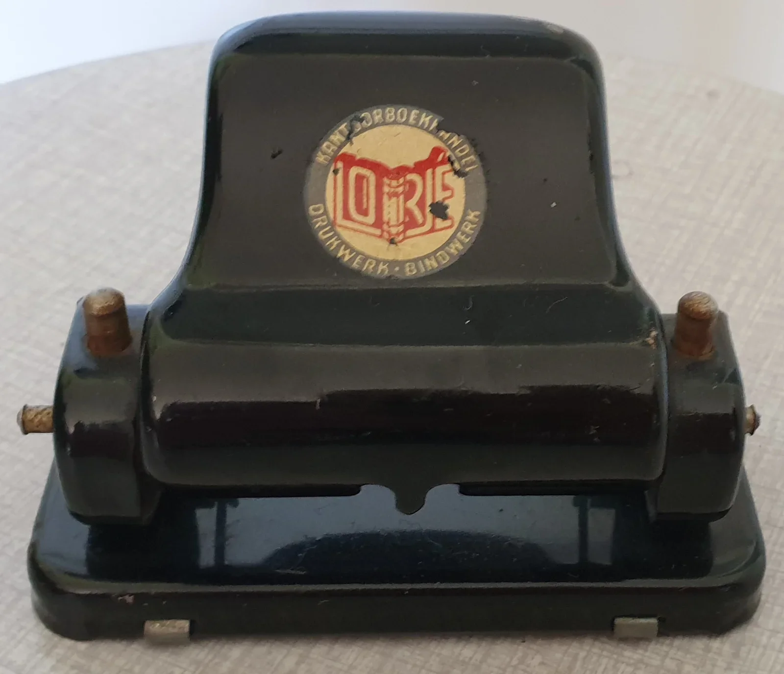 Ouderwetse kleine perforator - nr. 1