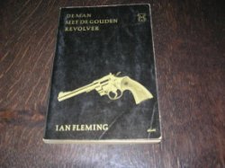 De Man met de Gouden Revolver -James Bond (2)