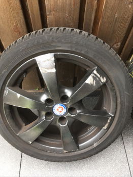 Velgen en banden zwart (banden R17)/ 17 inch/ 17