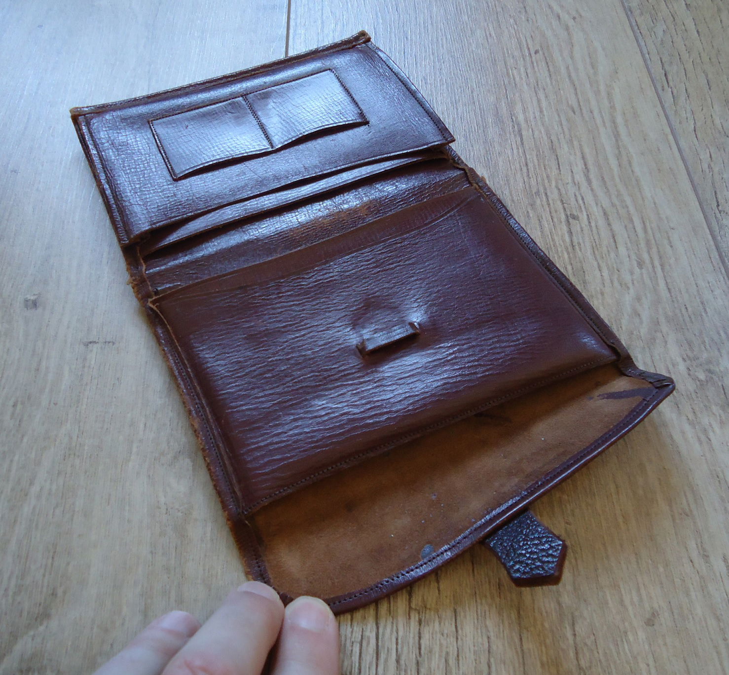 Te koop gebruikte bruin lederen portefeuille en sleuteletui. - Afbeelding 6