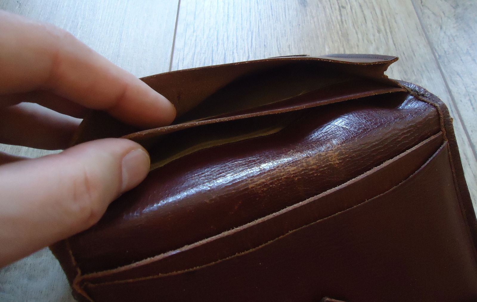 Te koop gebruikte bruin lederen portefeuille en sleuteletui. - Afbeelding 8