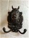 Gietijzeren-bronskleurig-paardenhoofd-kledinghaak-paard - 3 - Thumbnail