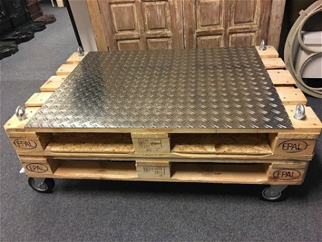 Prachtige pallethouten industriële tafel-4 zwenkwiel-rem - 0