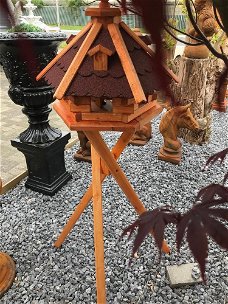 Fraai houten vogelhuis -vogelhuisje-vogel