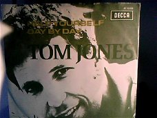 tom jones - help yourself day by day ( .7'' at 15109