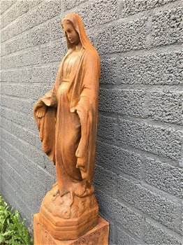 Mooi Maria beeld vol steen-oxid.- beeld - 0