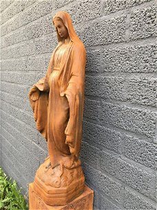 Mooi Maria beeld vol steen-oxid.- beeld