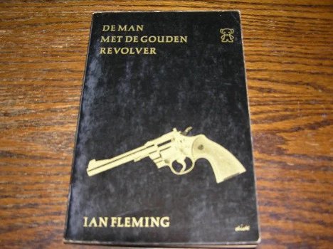 James Bond - De man met de gouden revolver. Zwarte beertjes nr. 840 - 0