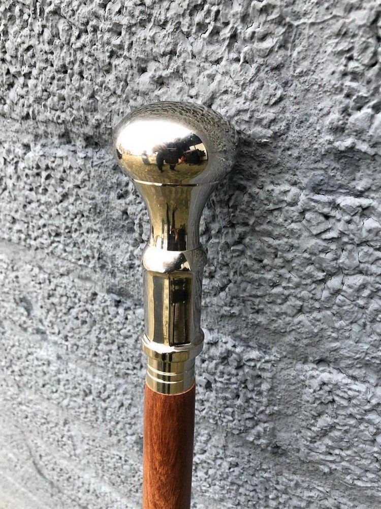 Wandelstok met hand gesneden steel, nikkelen fraaie greep. - nr. 1