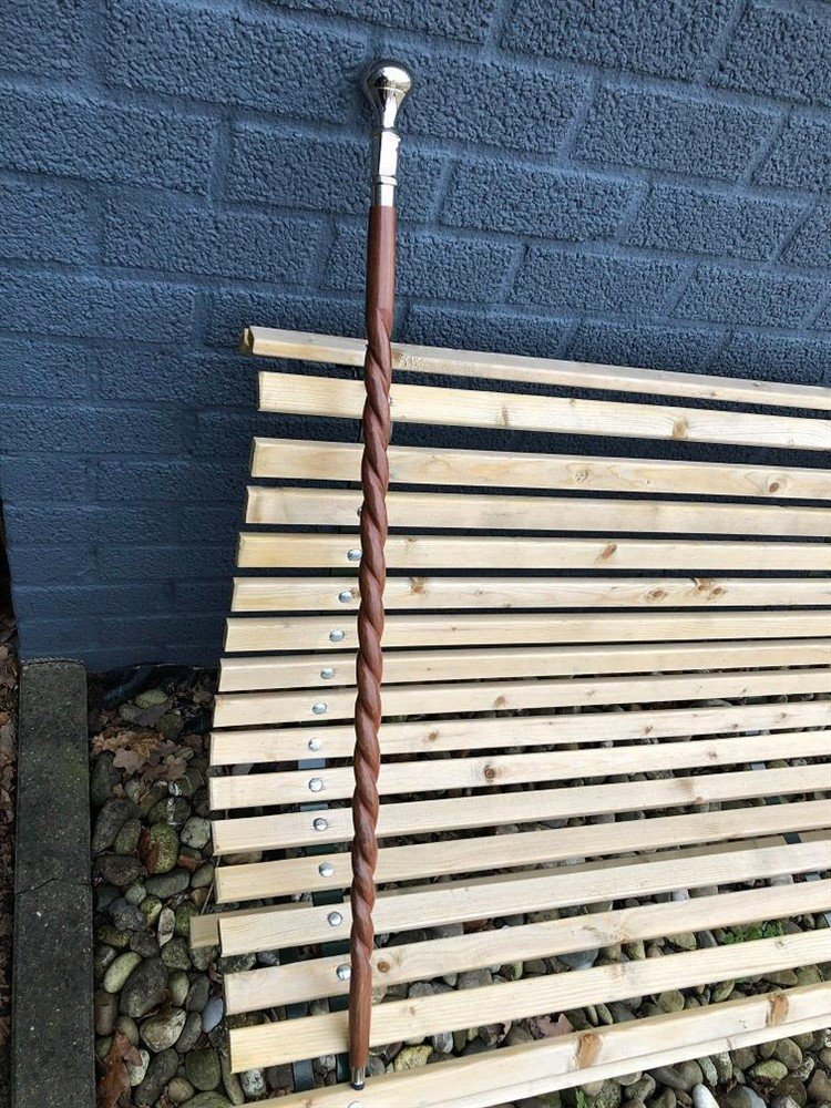Wandelstok met hand gesneden steel, nikkelen fraaie greep. - Afbeelding 4