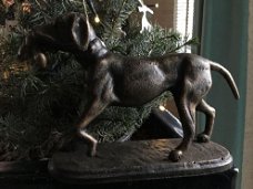 jachthond met prooi in brons-metaal-look.-jacht - hond