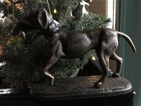 jachthond met prooi in brons-metaal-look.-jacht - hond - 1