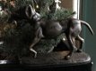 jachthond met prooi in brons-metaal-look.-jacht - hond - 1 - Thumbnail