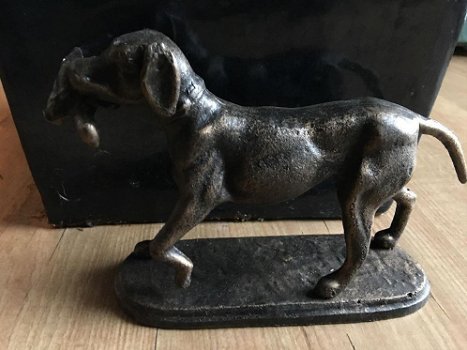 jachthond met prooi in brons-metaal-look.-jacht - hond - 4