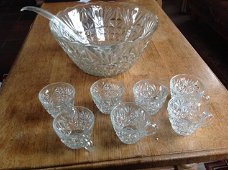Glazen bowl -set + 7glazen kommetjes met oor