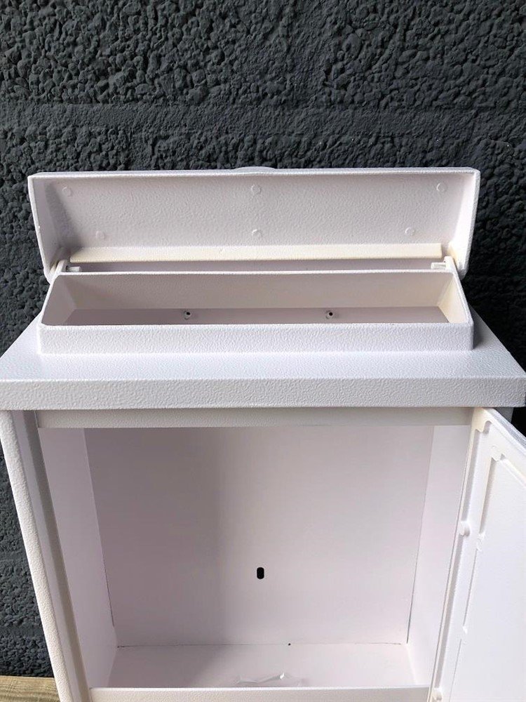 Postbus wit, aluminium, met messing logo en letters POST. - Afbeelding 4