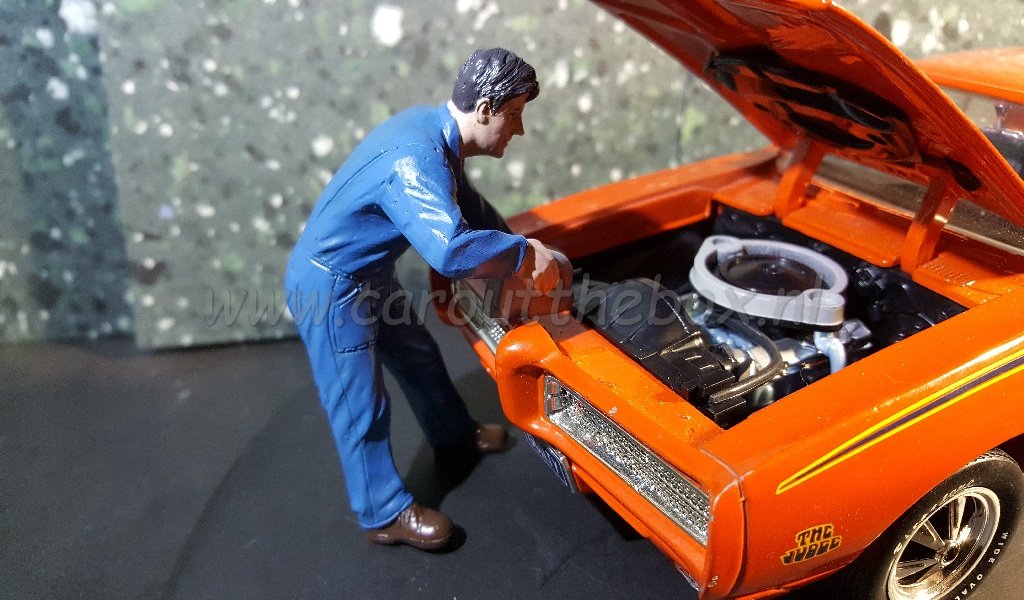 Diorama figuur DOUG FILLING OIL AD166 1:18 - nr. 1