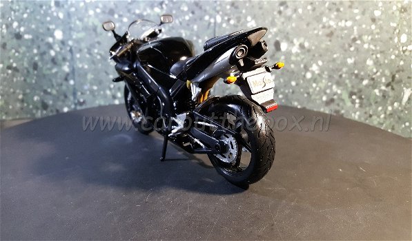 Yamaha YZF-R1 zwart 1:12 Maisto - 2