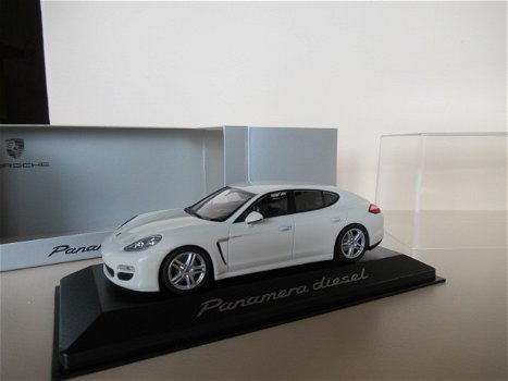 Minichamps - Porsche Panamera Diesel - 1:43 - Mint in box - 0