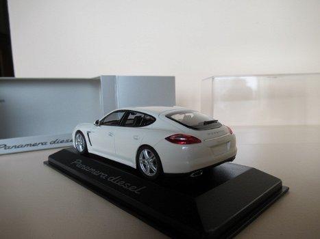 Minichamps - Porsche Panamera Diesel - 1:43 - Mint in box - 1