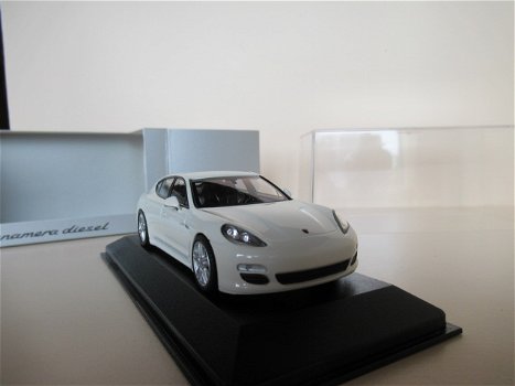 Minichamps - Porsche Panamera Diesel - 1:43 - Mint in box - 3