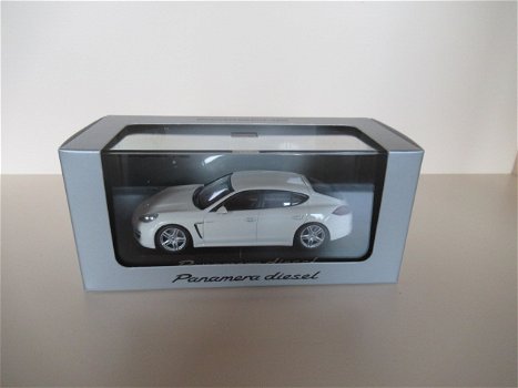 Minichamps - Porsche Panamera Diesel - 1:43 - Mint in box - 6