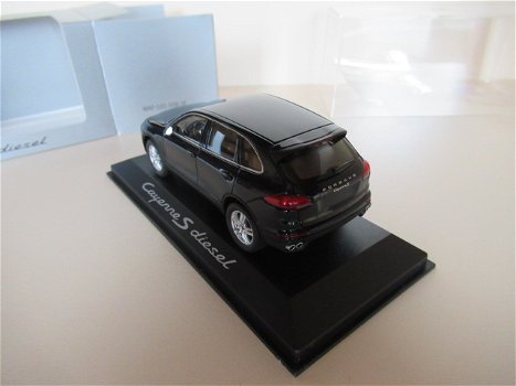 Minichamps - Porsche Cayenne S Diesel - 1:43 - Mint in box - 2