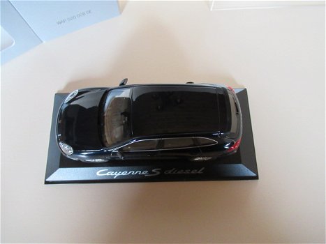 Minichamps - Porsche Cayenne S Diesel - 1:43 - Mint in box - 3