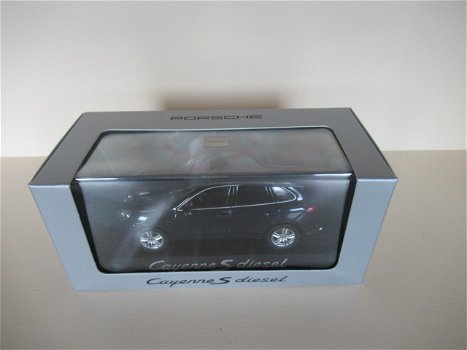 Minichamps - Porsche Cayenne S Diesel - 1:43 - Mint in box - 5