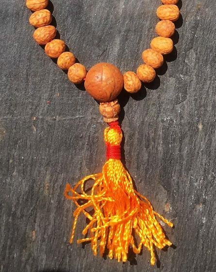 Gebedsmala armband van geslepen Rudraksha pitten - Afbeelding 2