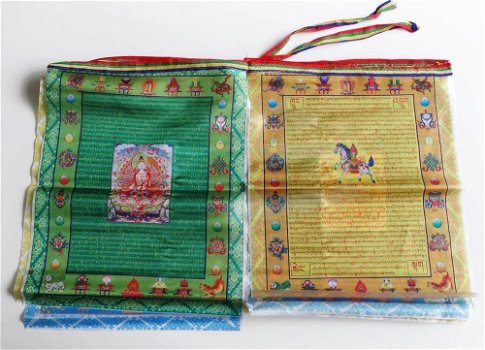 Kleurrijke Tibetaans Boeddhistische gebedsvlaggenlijn - 1