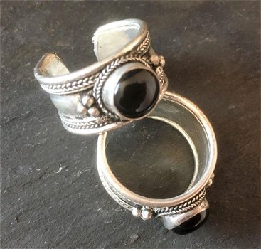 Tibetaans zilveren ring met Onyx - 1
