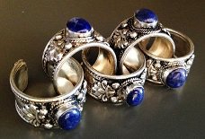 Tibetaans zilveren ring met Lapis Lazuli en Lotus