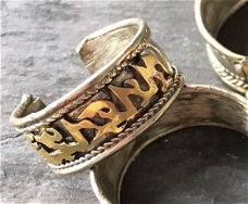 Ring van Tibetaans zilver met Mantra van koper