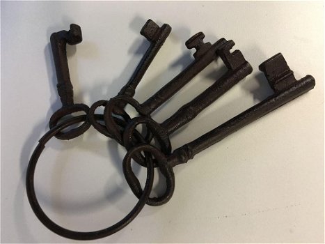 Middeleeuwse sleutelbos als decoratie-sleutels- kado - 1