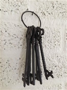 Middeleeuwse sleutelbos als decoratie met 6 sleutels - 1