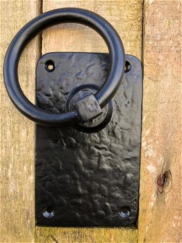Rustieke grote ring als deursluiter-poortsluiter- - 1