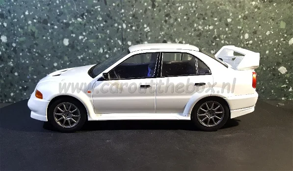 Mitsubishi Lancer RS Evo VI wit 1:18 Ixo V438 - 0