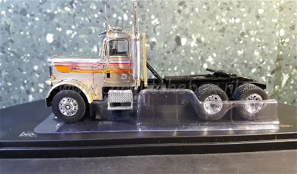 Freightliner FLC 120 64 T 1:43 Ixo - 0