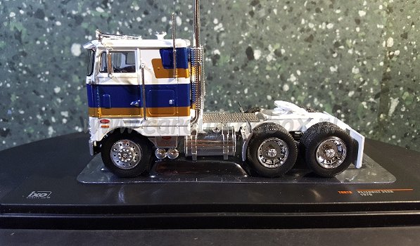 Peterbilt 352 H wit / blauw 1:43 Ixo V484 - 0