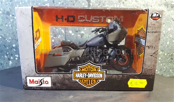 Harley Davidson 2018 CVO Road Glide grijs 1:18 Maisto - 3