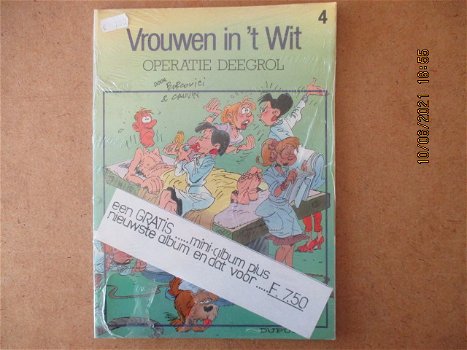 adv4222 vrouwen in t wit 4 - 0