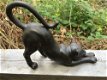 Sculptuur van een kat die zich uitstrekt - kat -poes - 4 - Thumbnail