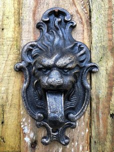 leeuw- Deurklopper leeuw, gietijzer bronskleurig- deur