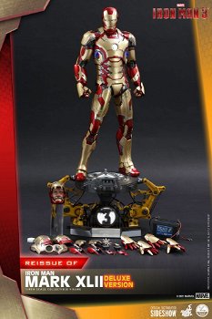 Hot Toys Iron Man 3 Mark XLII Deluxe Version QS008 - 4