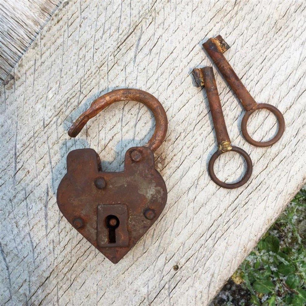Oude kasteel hangslot - hangslot, poortslot - Afbeelding 2