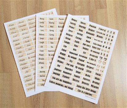 printable words with old paper background uitprintbare woorden met een oud papier achtergrond - 0
